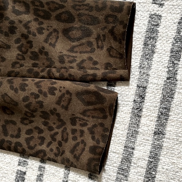 ZARA sueded leopard skinny capris - Picture 4 of 11